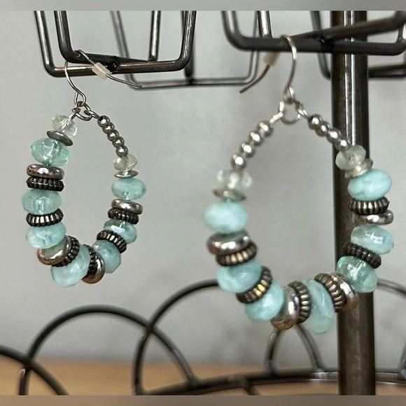 Lot of 6 hoop pierced earrings various styles and colors - Picture 7 of 7